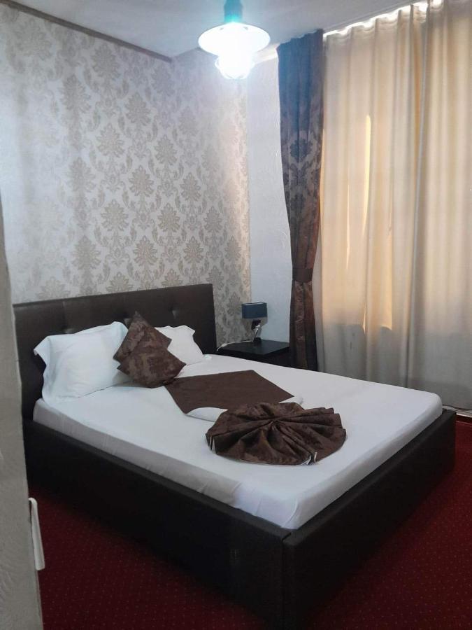 Militari Residence Hotel Chiajna Esterno foto